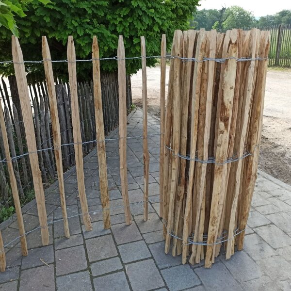 Proline Staketenzaun aus Edelkastanie und Eiche Kastanie 8-10cm Lattabstand 120cm Höhe 10m