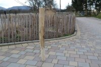 Pfosten aus Kastanie Rundholz mit Aufschraubbodenhülse 100cm lang 8cm Ø